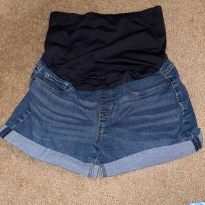 Levi Strauss maternity shorts in excellent condition